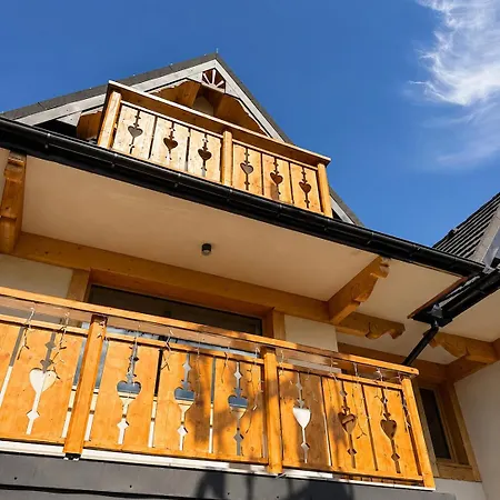 シャレー Dom Hrabiego Tatrzanska Polana With Mountain View, Private Jacuzzi & Free Parking By Downtown Apartments ザコパネ